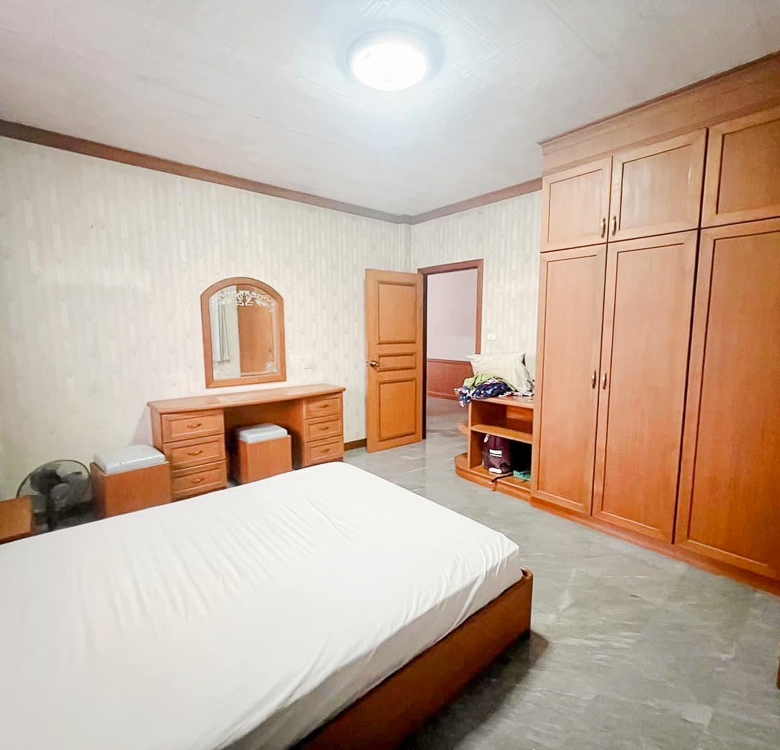 EP0020 | Villa for Sale on Pornprapanimit, East Pattaya