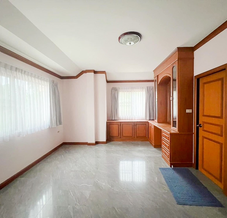 EP0020 | Villa for Sale on Pornprapanimit, East Pattaya