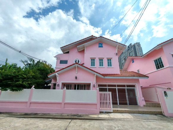 EP0066 | 3-BR Coastal Villa for Sale in Jomtien, Pattaya