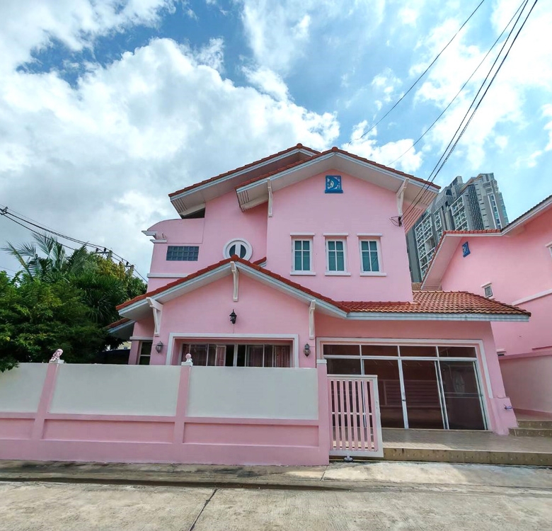 EP0066 | 3-BR Coastal Villa for Sale in Jomtien, Pattaya