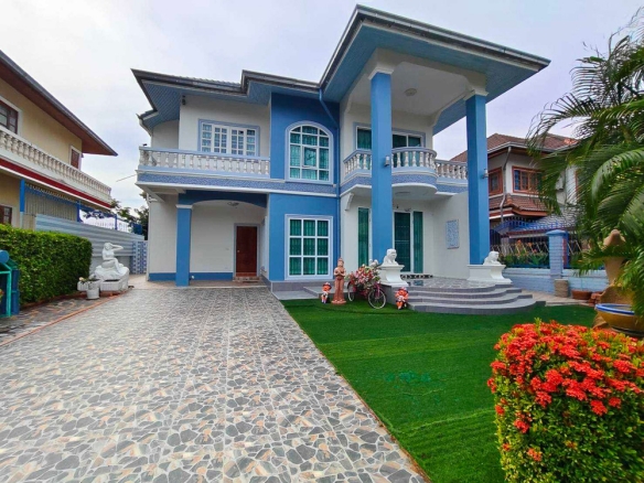 EP0094 | 3-BR Family Villa for Sale in East Pattaya