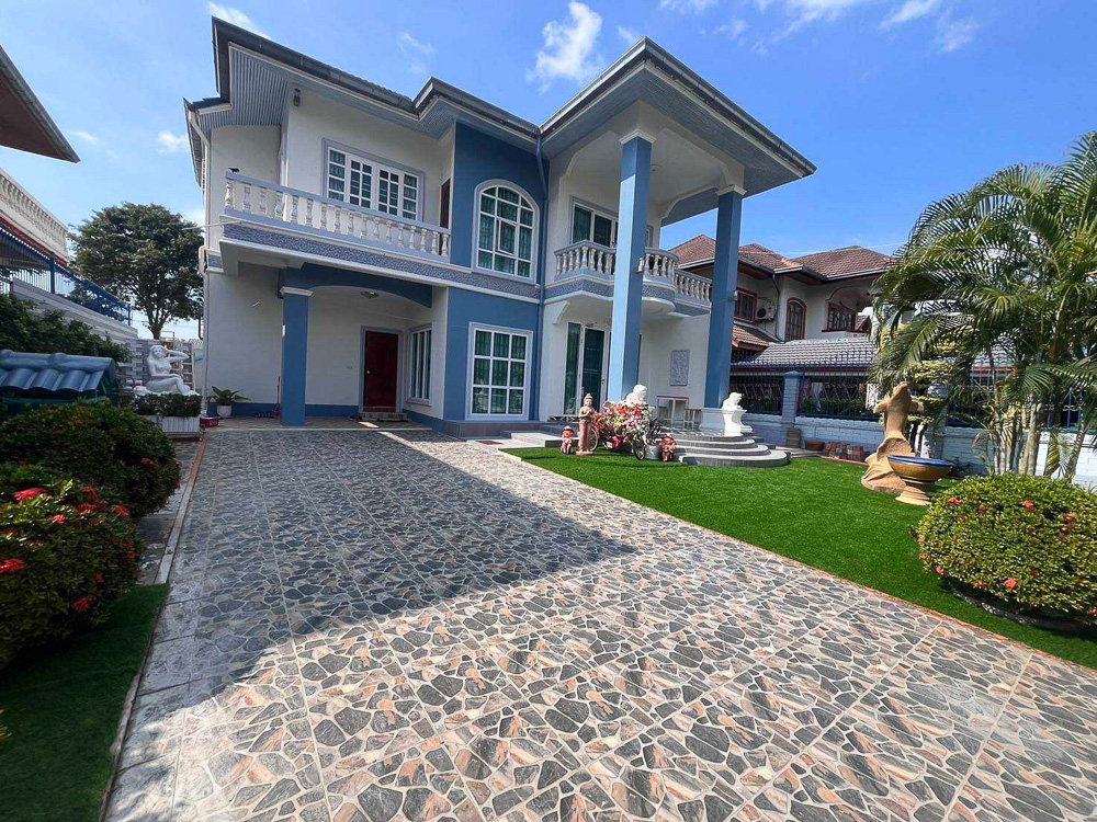 EP0094 | 3-BR Family Villa for Sale in East Pattaya
