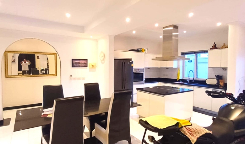 EP0215 | 3-BR Family Villa for Sale in Khao Noi