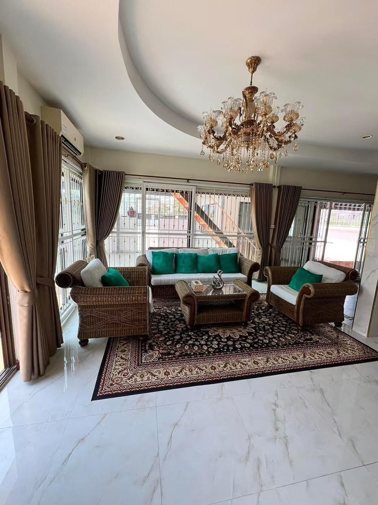 EP0078 | 3-BR Family Villa for Sale in South Pattaya