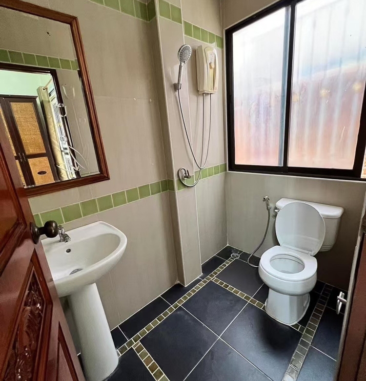 EP0078 | 3-BR Family Villa for Sale in South Pattaya