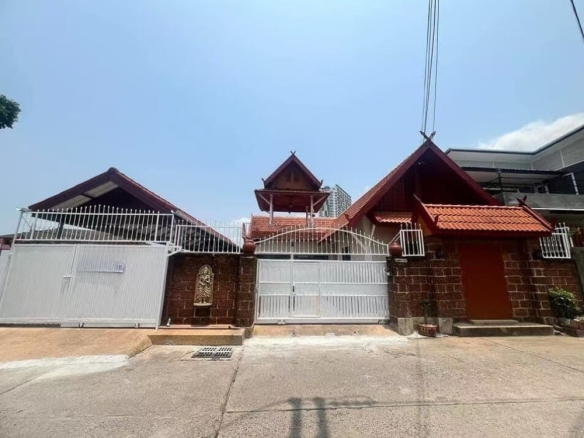 EP0078 | 3-BR Family Villa for Sale in South Pattaya