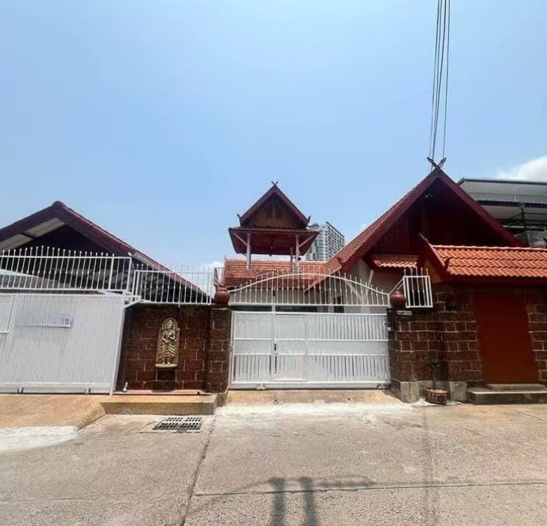 EP0078 | 3-BR Family Villa for Sale in South Pattaya