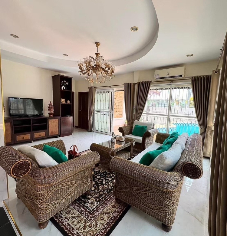 EP0078 | 3-BR Family Villa for Sale in South Pattaya