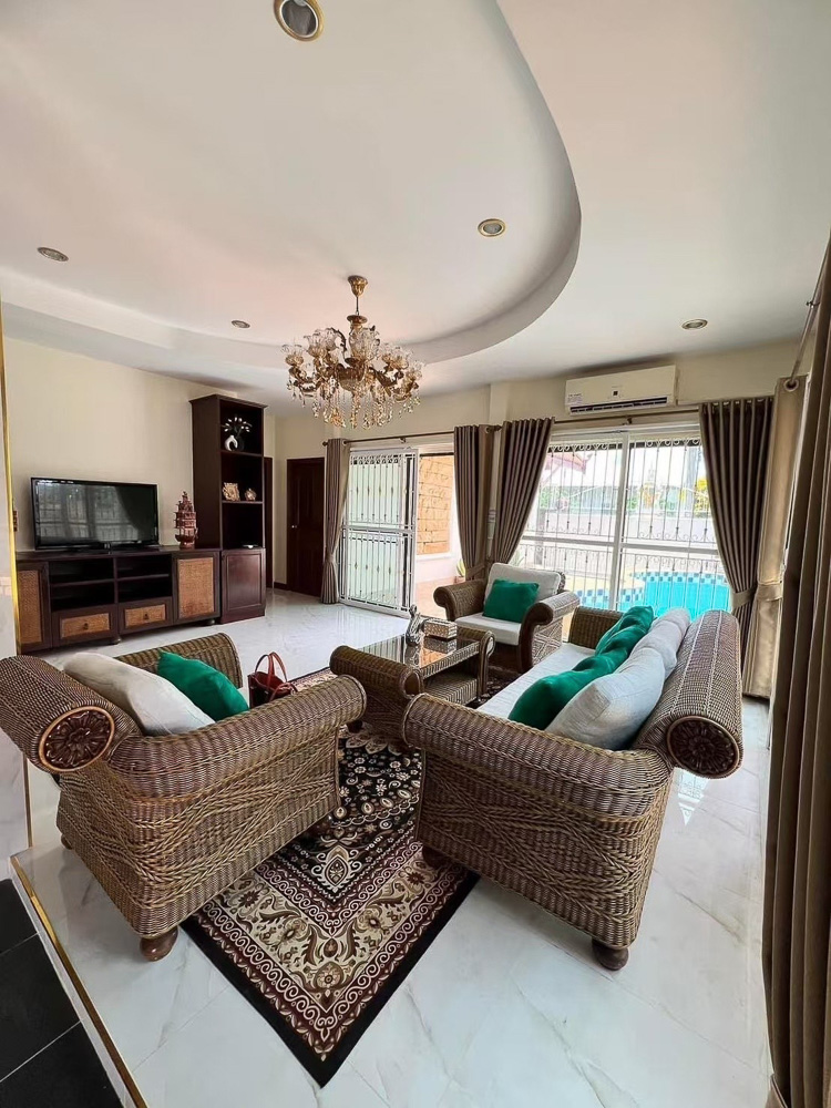 EP0078 | 3-BR Family Villa for Sale in South Pattaya
