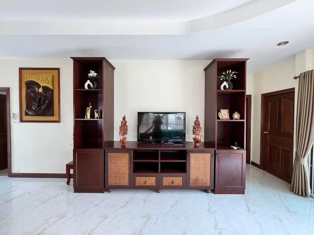 EP0078 | 3-BR Family Villa for Sale in South Pattaya