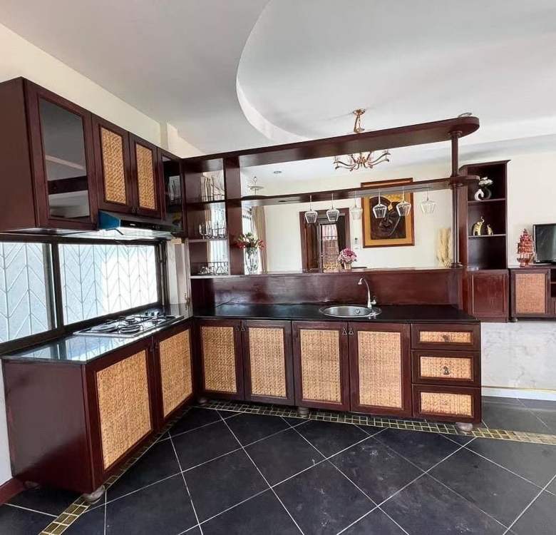 EP0078 | 3-BR Family Villa for Sale in South Pattaya