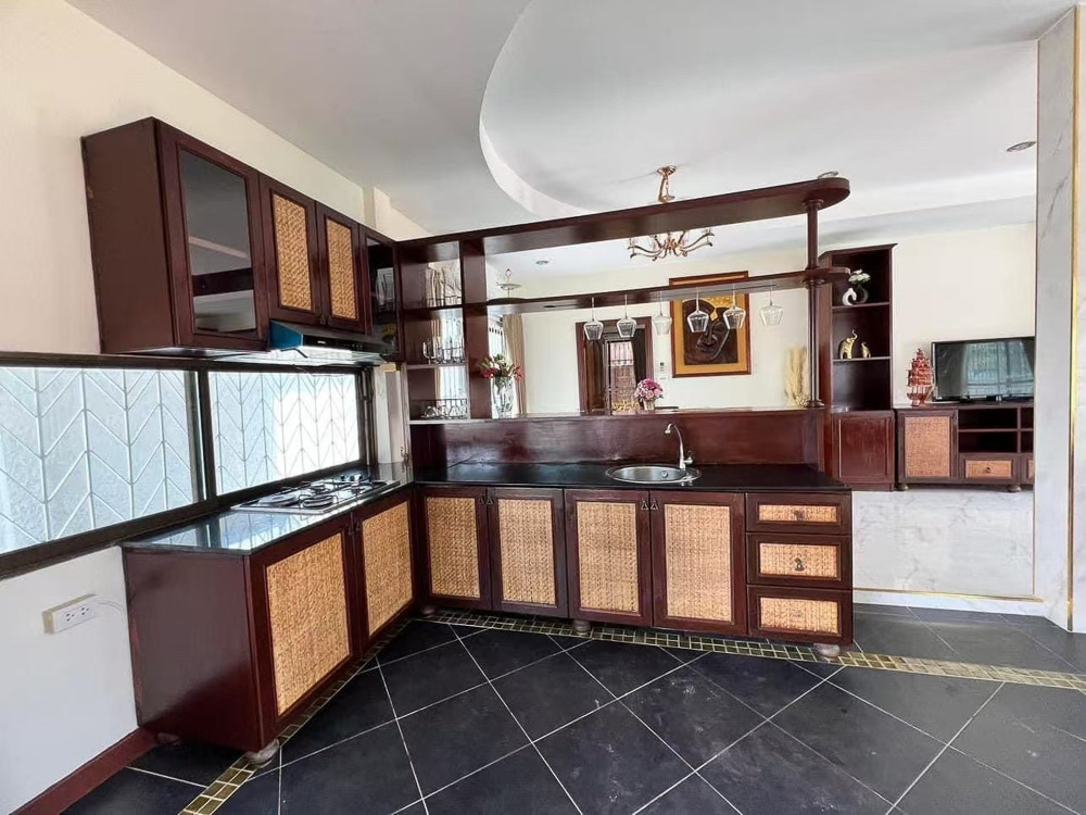 EP0078 | 3-BR Family Villa for Sale in South Pattaya