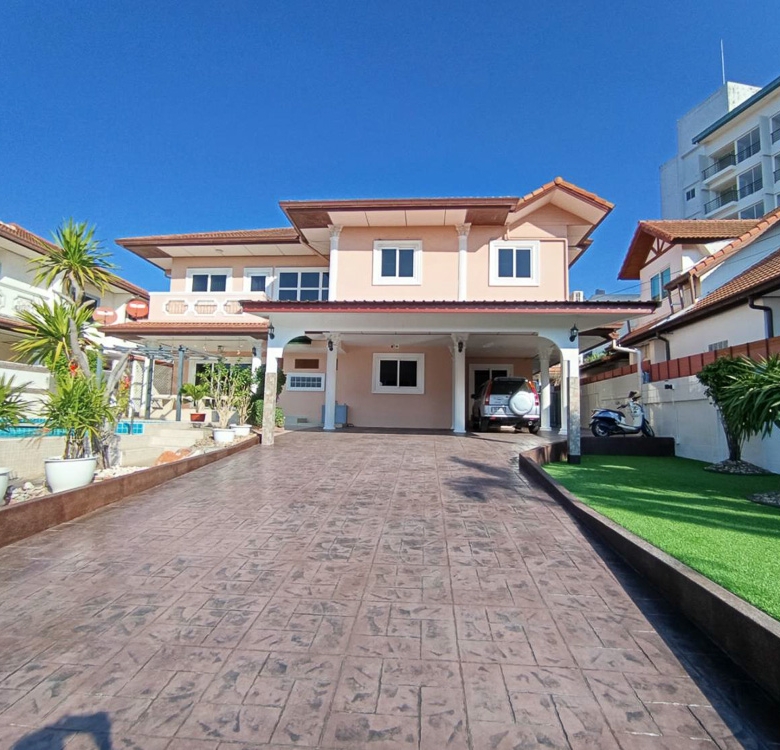 EP0058 | 4-BR Detached Villa for Rent in Pattaya