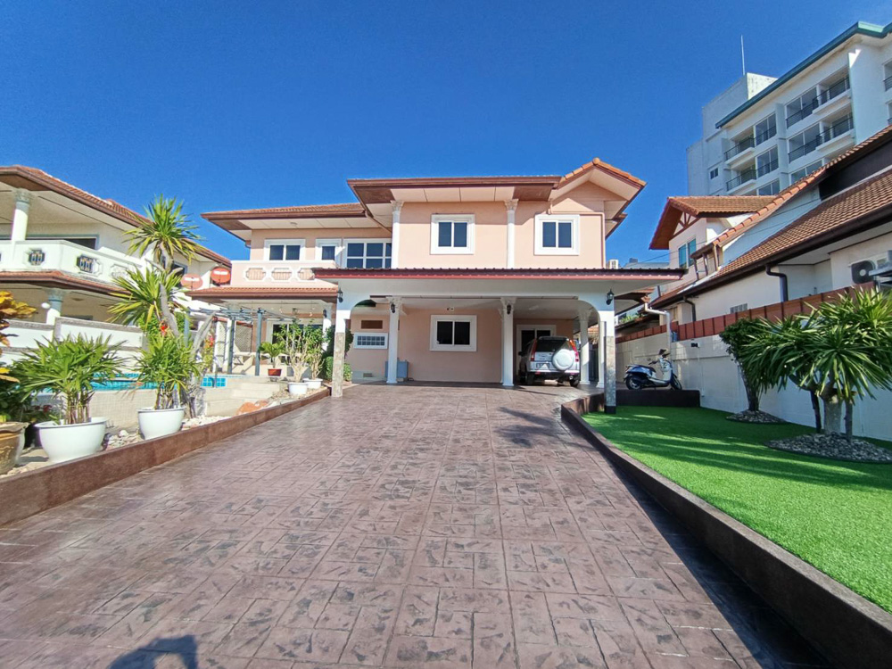 EP0058 | 4-BR Detached Villa for Rent in Pattaya