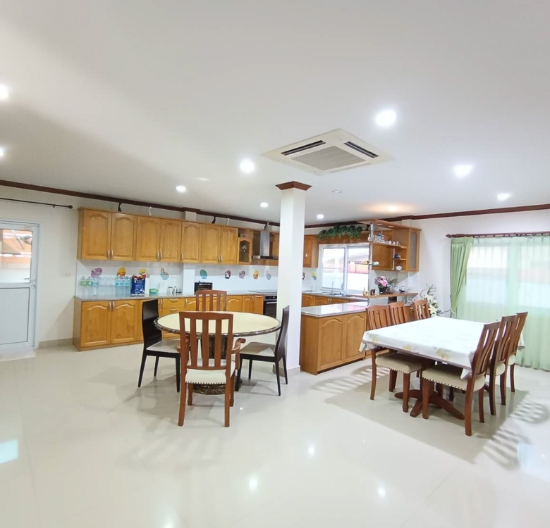 EP0058 | 4-BR Detached Villa for Rent in Pattaya
