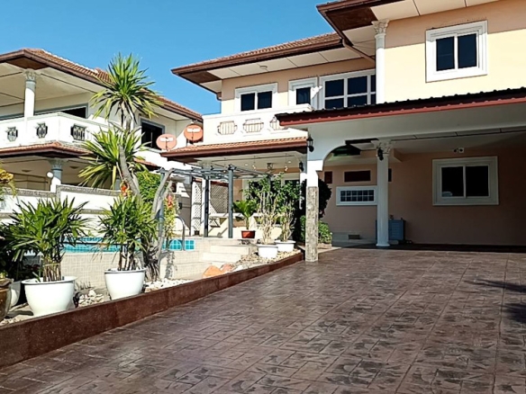 EP0058 | 4-BR Detached Villa for Rent in Pattaya