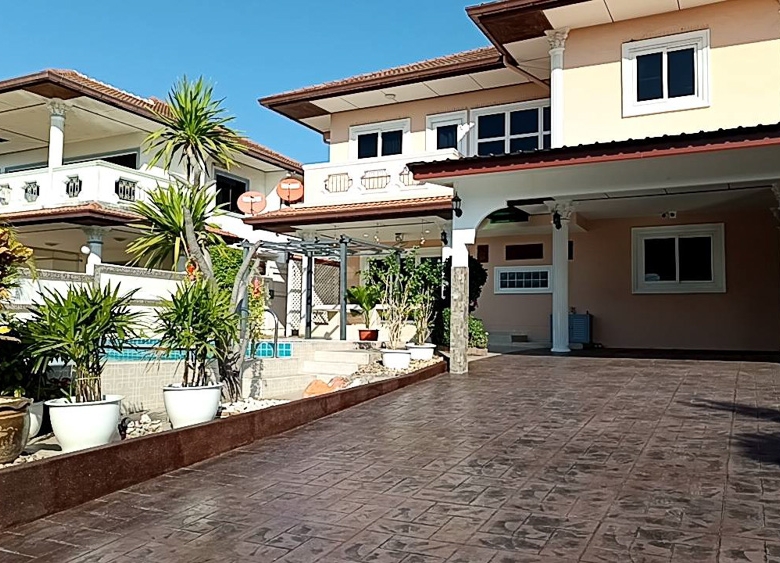 EP0058 | 4-BR Detached Villa for Rent in Pattaya