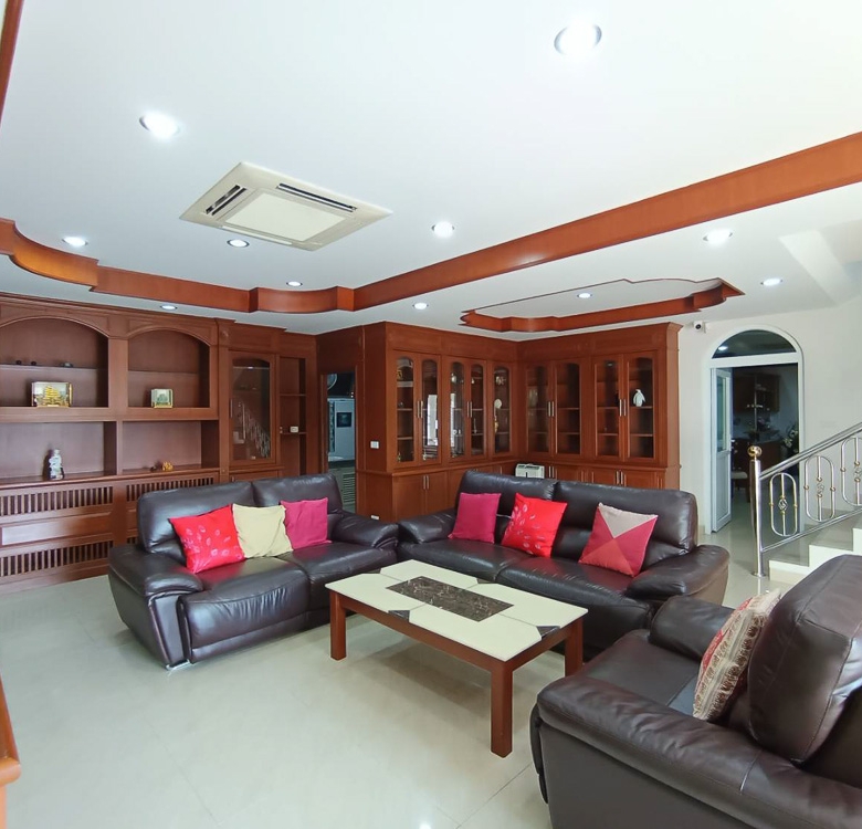 EP0058 | 4-BR Detached Villa for Rent in Pattaya