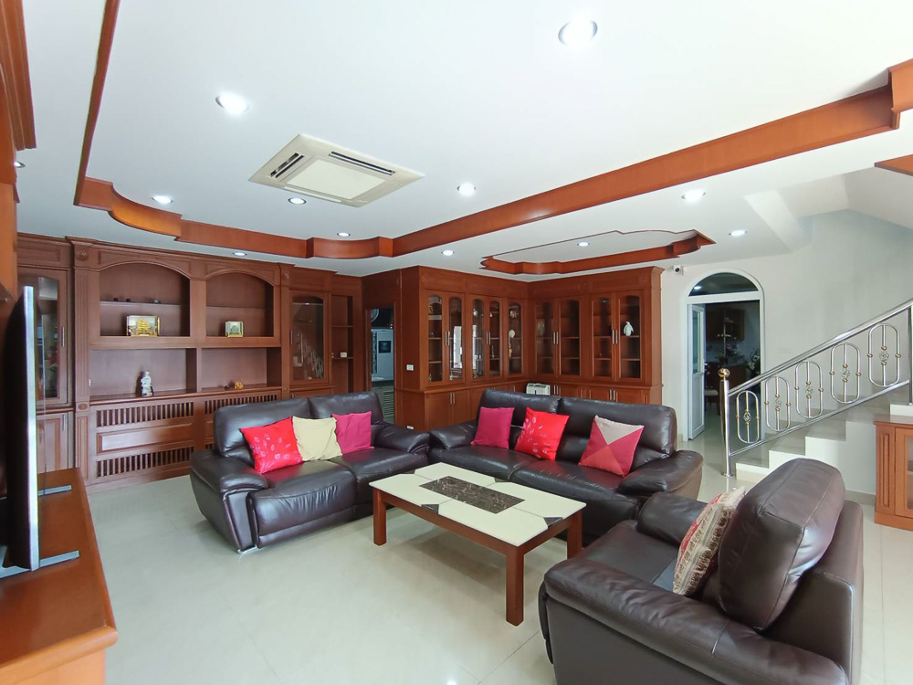 EP0058 | 4-BR Detached Villa for Rent in Pattaya