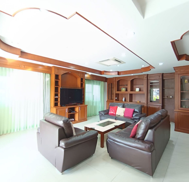 EP0058 | 4-BR Detached Villa for Rent in Pattaya