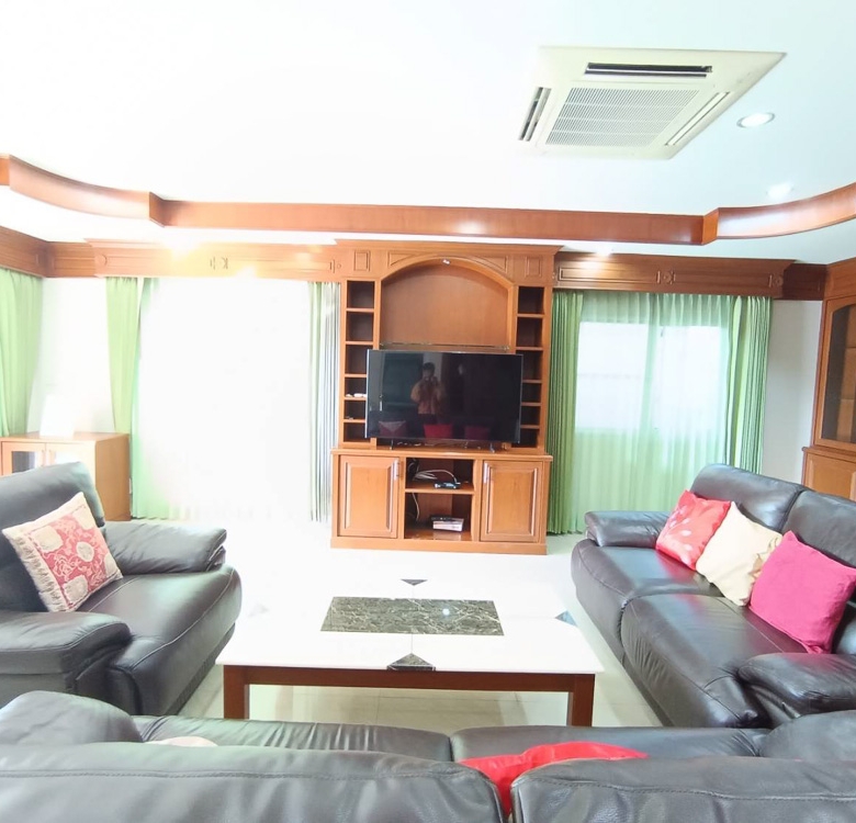 EP0058 | 4-BR Detached Villa for Rent in Pattaya