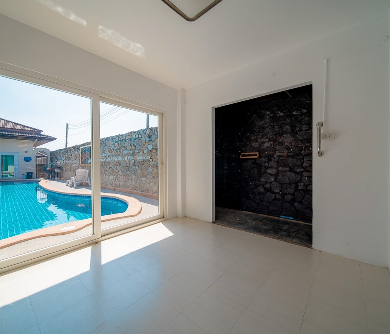 EP0053 | 4-BR Executive Villa for Rent in Pattaya
