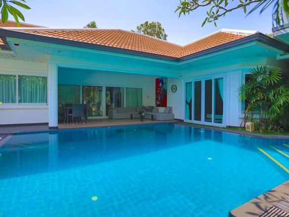 EP0045 | Grand 4-BR Executive Villa for Sale in Pattaya