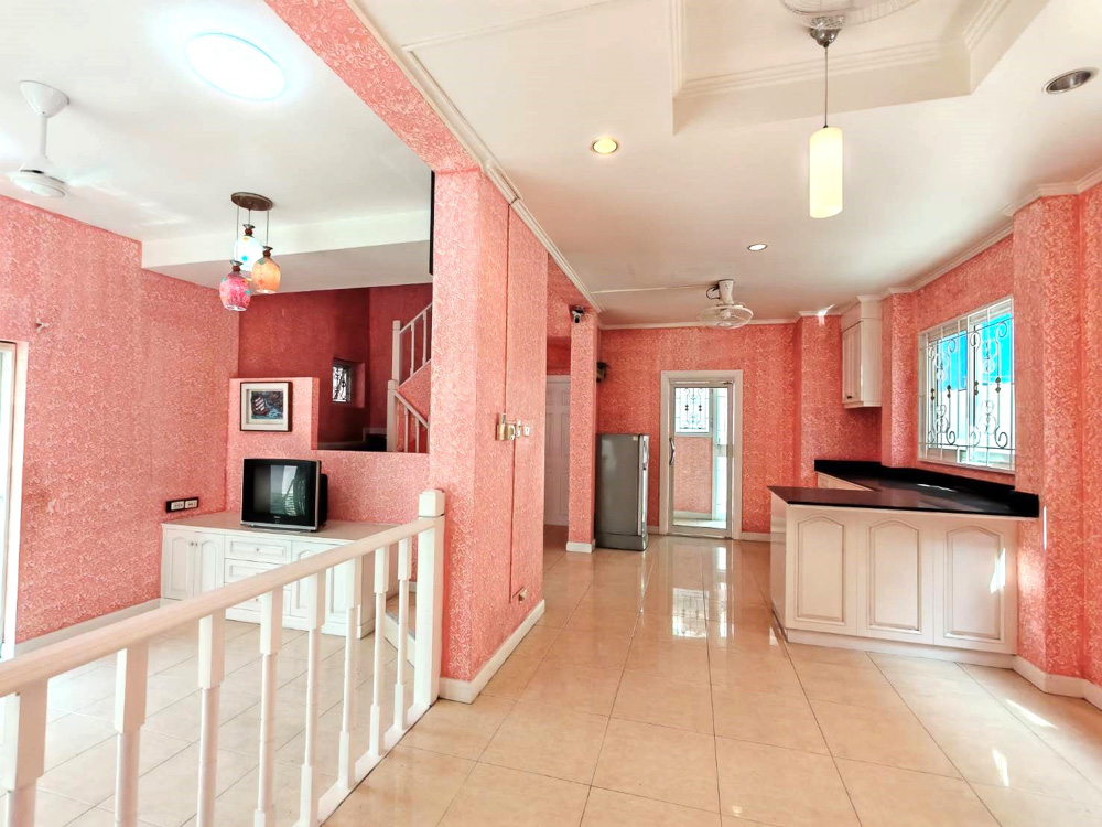 EP0067 | 4-BR Family Villa for Sale in Pattaya