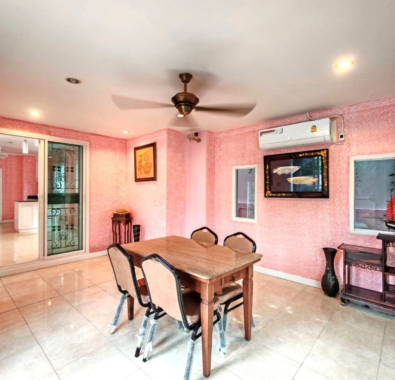EP0067 | 4-BR Family Villa for Sale in Pattaya