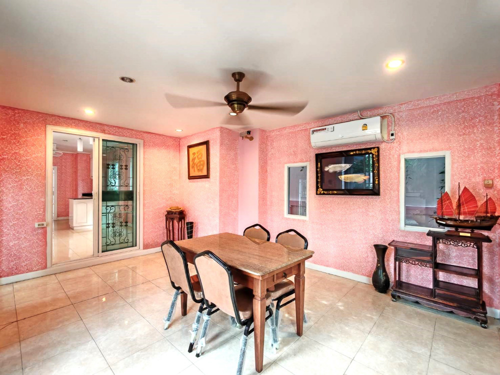 EP0067 | 4-BR Family Villa for Sale in Pattaya