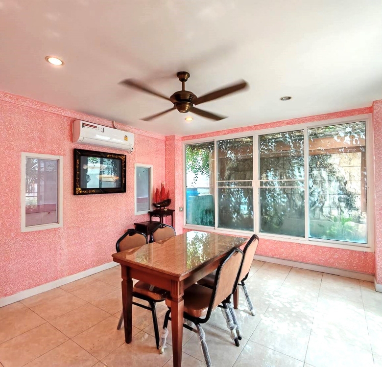 EP0067 | 4-BR Family Villa for Sale in Pattaya