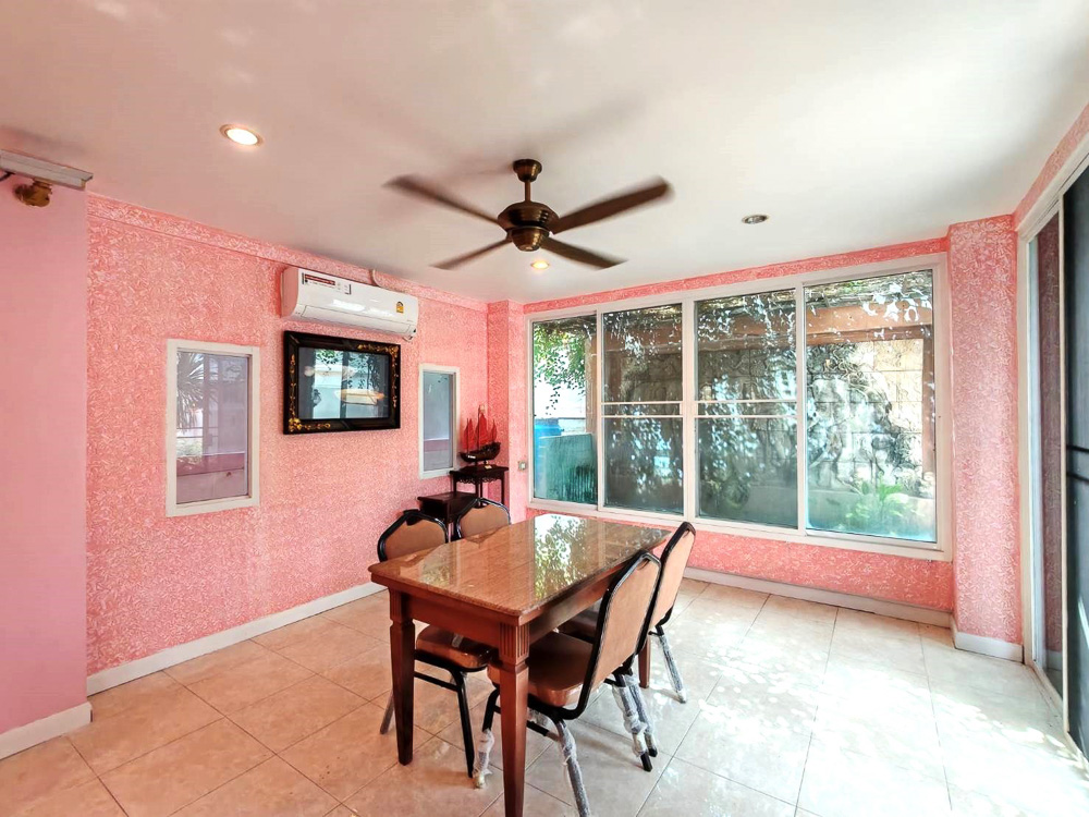 EP0067 | 4-BR Family Villa for Sale in Pattaya