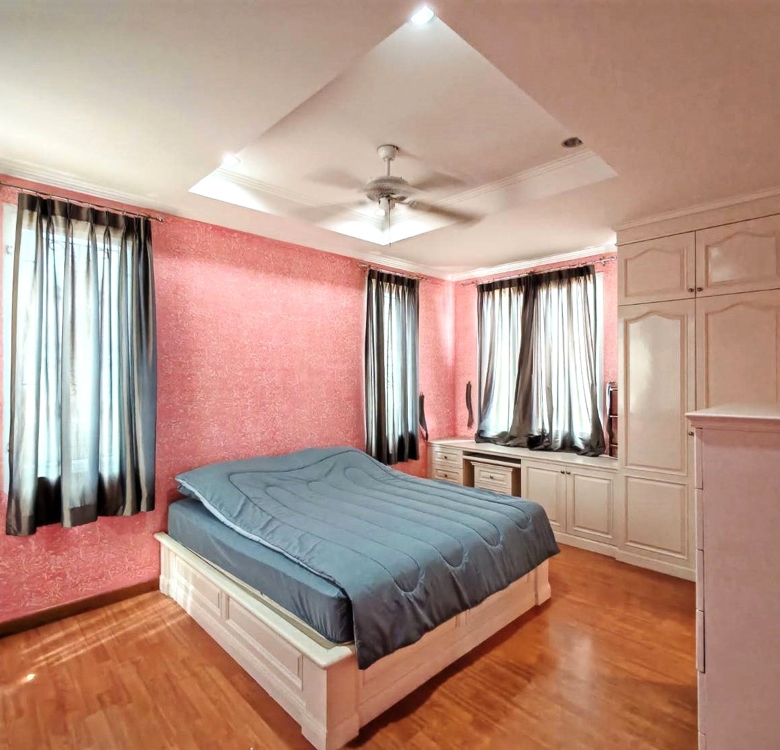 EP0067 | 4-BR Family Villa for Sale in Pattaya