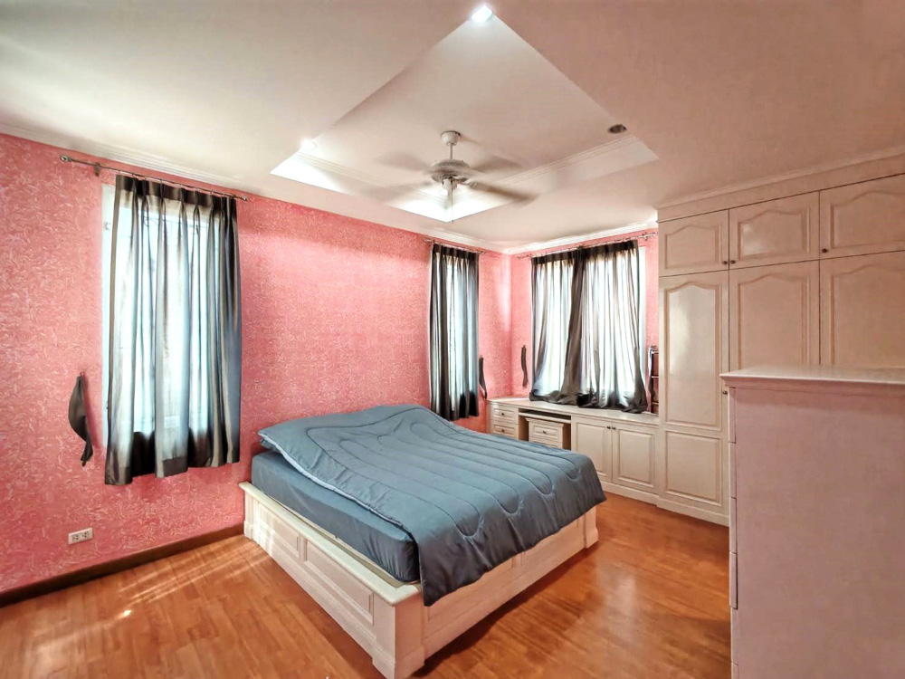 EP0067 | 4-BR Family Villa for Sale in Pattaya