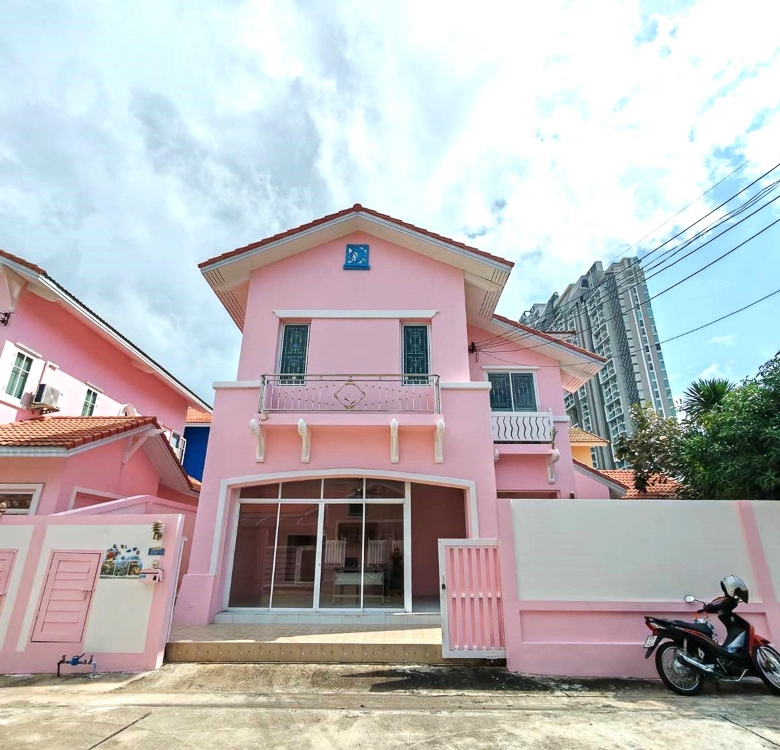 EP0067 | 4-BR Family Villa for Sale in Pattaya