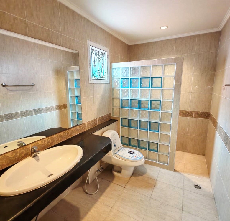 EP0067 | 4-BR Family Villa for Sale in Pattaya