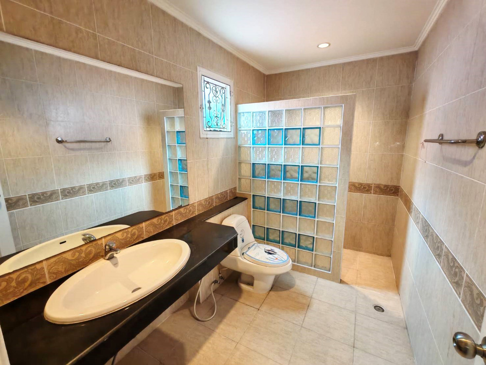 EP0067 | 4-BR Family Villa for Sale in Pattaya