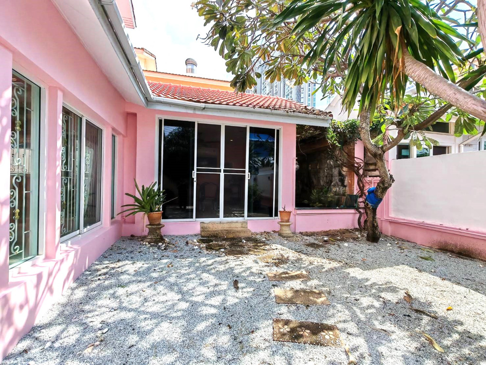 EP0067 | 4-BR Family Villa for Sale in Pattaya