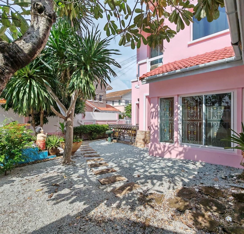 EP0067 | 4-BR Family Villa for Sale in Pattaya