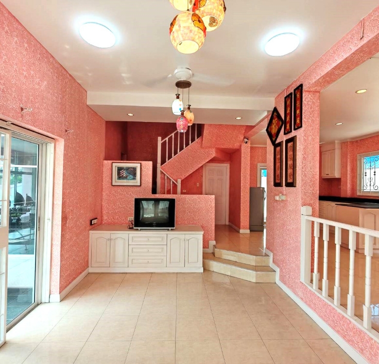 EP0067 | 4-BR Family Villa for Sale in Pattaya