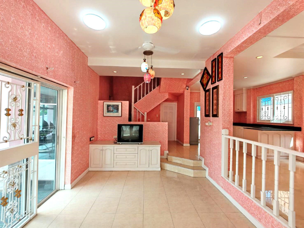 EP0067 | 4-BR Family Villa for Sale in Pattaya