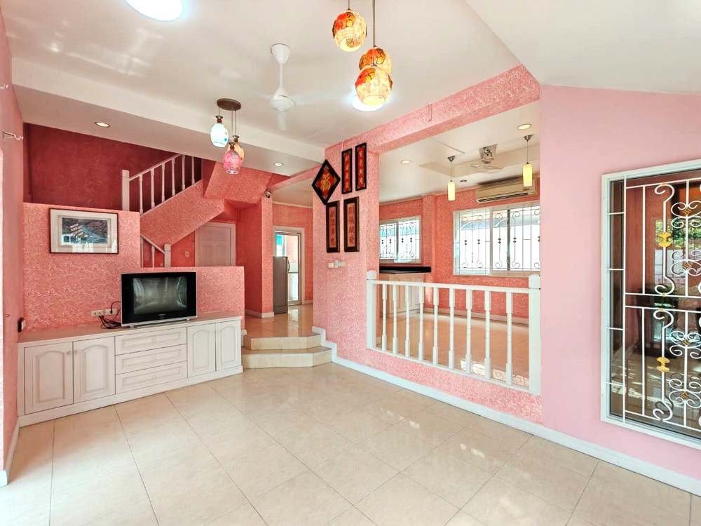 EP0067 | 4-BR Family Villa for Sale in Pattaya