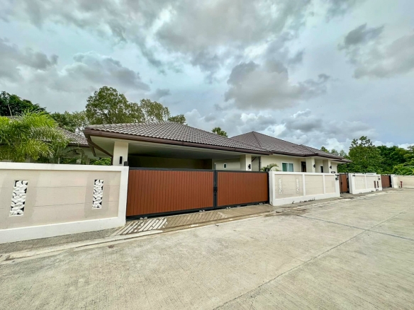 EP0055 | Grand 6-BR Luxury Estate for Sale near EFIP