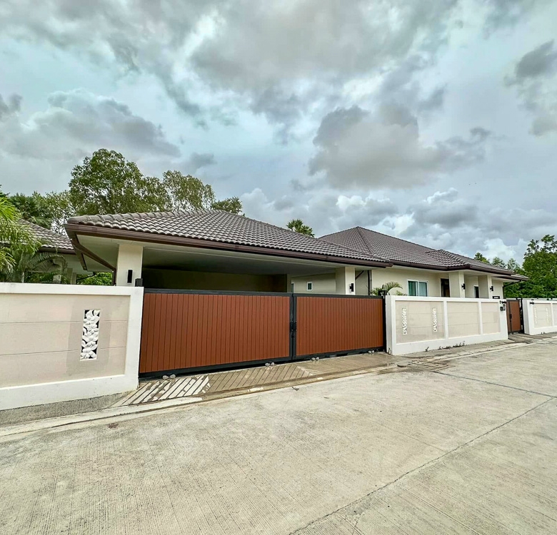 EP0055 | Grand 6-BR Luxury Estate for Sale near EFIP