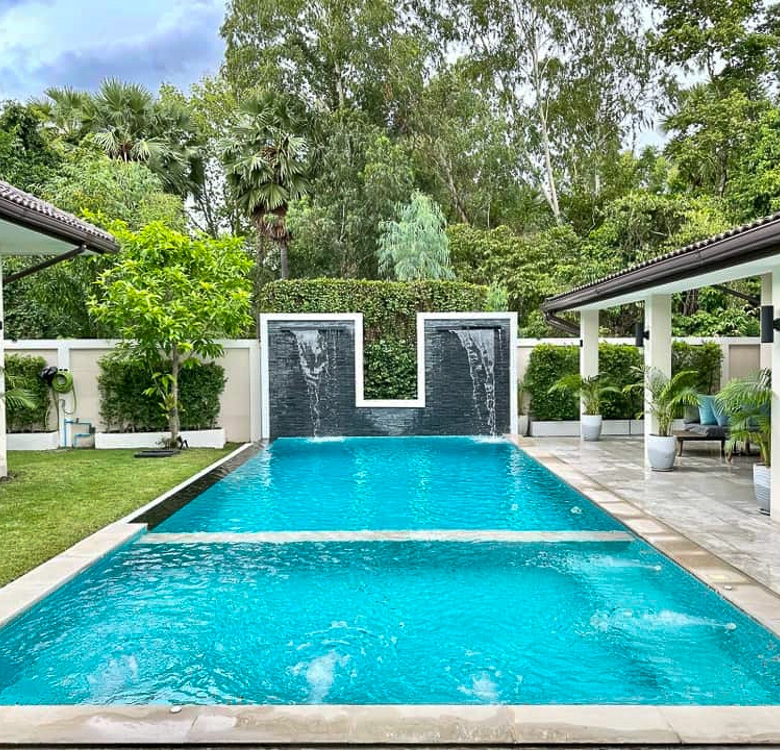 EP0055 | Grand 6-BR Luxury Estate for Sale near EFIP