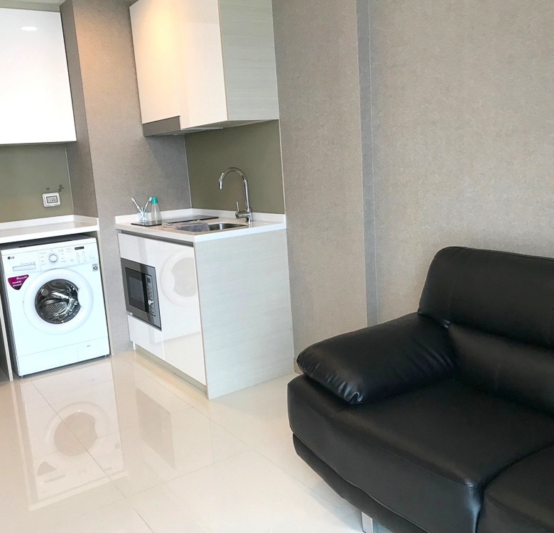 EP0096 | 1-BR Condo for Sale at The Riviera Wongamat (TQ)