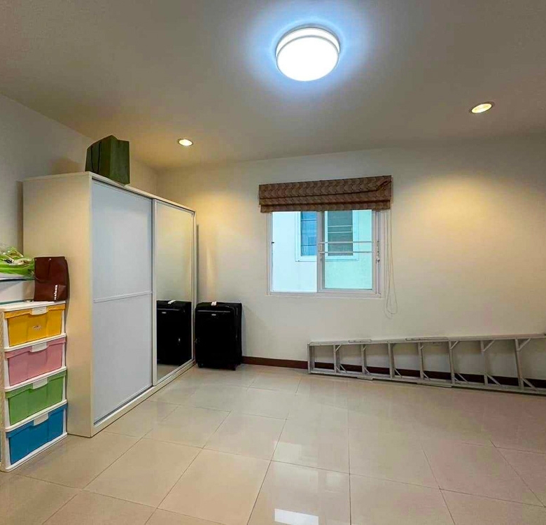 EP0093 | Family Villa for Sale on Pornprapanimit, East Pattaya