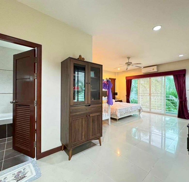 EP0093 | Family Villa for Sale on Pornprapanimit, East Pattaya