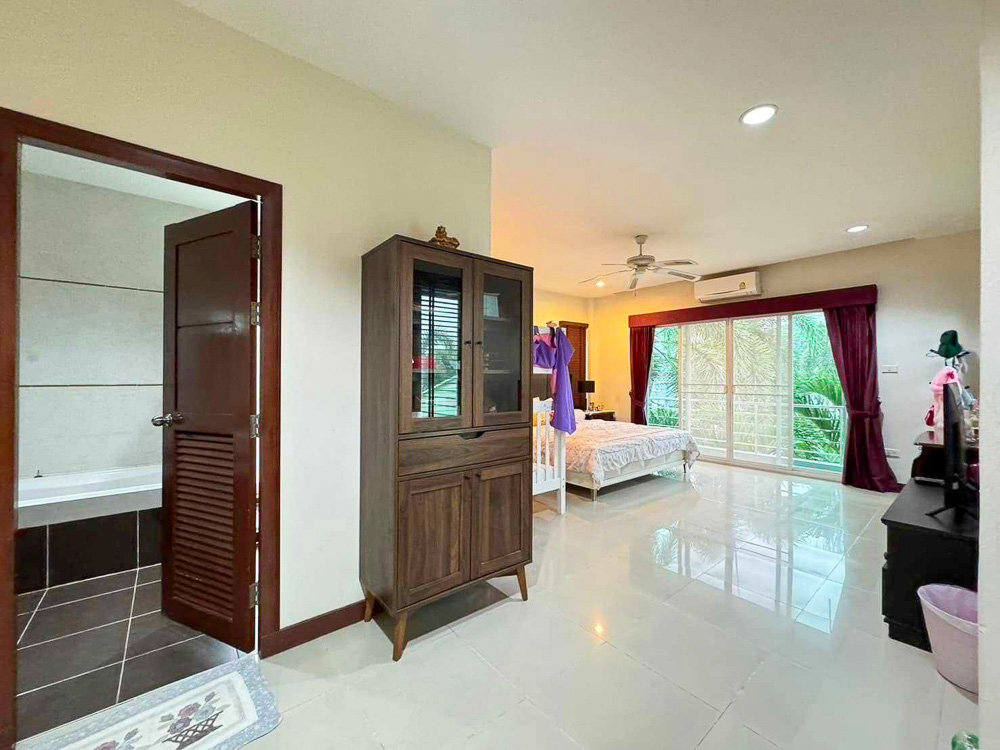 EP0093 | Family Villa for Sale on Pornprapanimit, East Pattaya