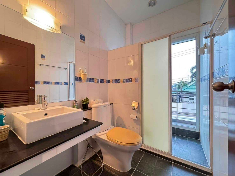 EP0093 | Family Villa for Sale on Pornprapanimit, East Pattaya